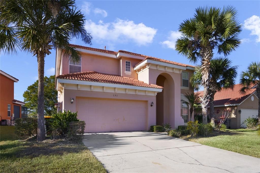 Attached, Exterior, Facade, Mediterranean