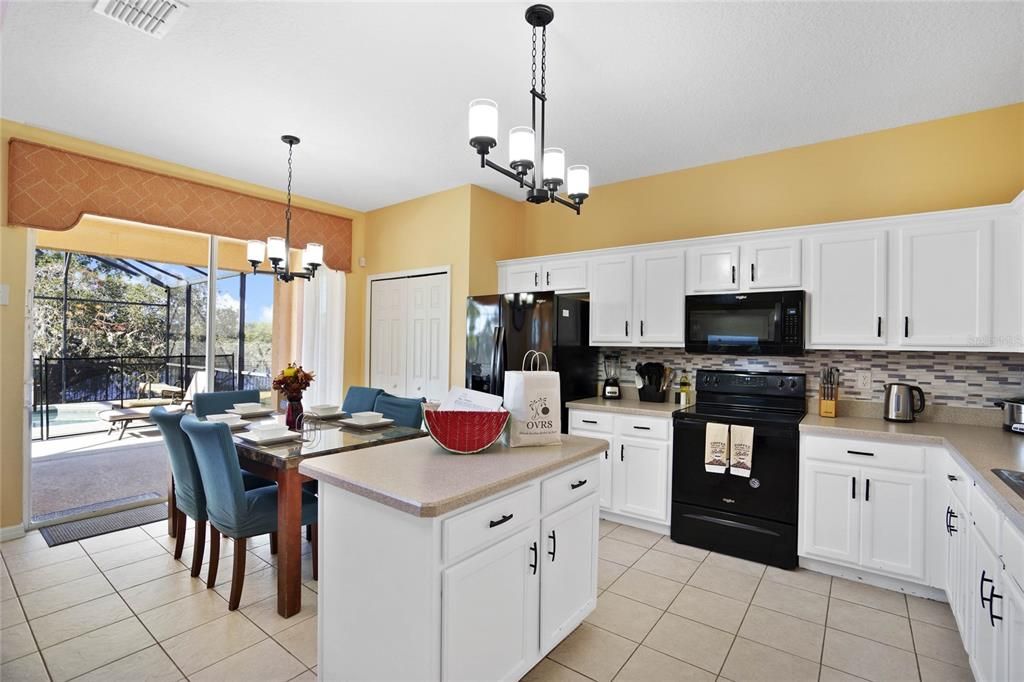 Chandelier, Dining room, Interior, Kitchen, Pendant Lights