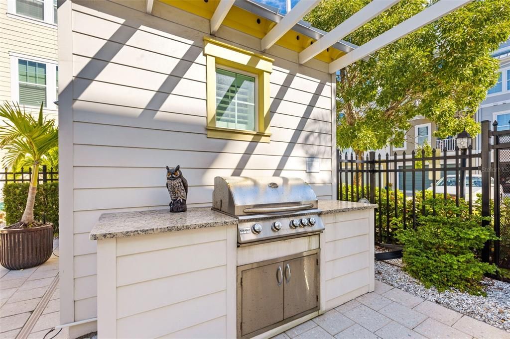 Exterior, Outdoor Kitchen