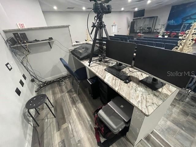 Fitness Equipment, Interior, Recessed Lighting, Wood Texture Flooring