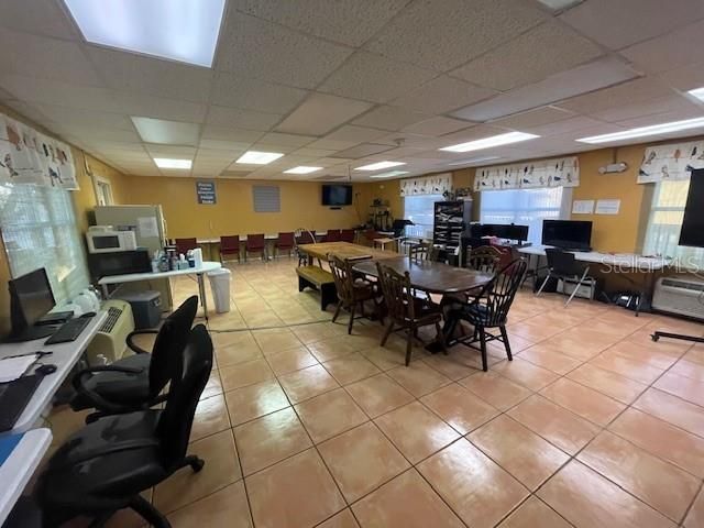 Dining room, Interior, Recessed Lighting