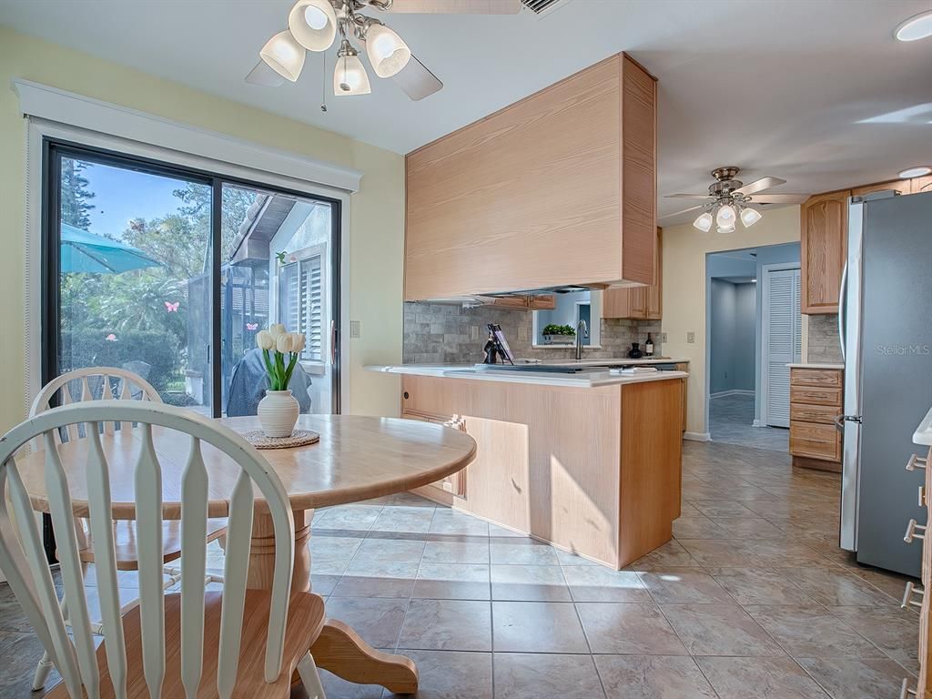 Dining room, Interior, Kitchen, Recessed Lighting