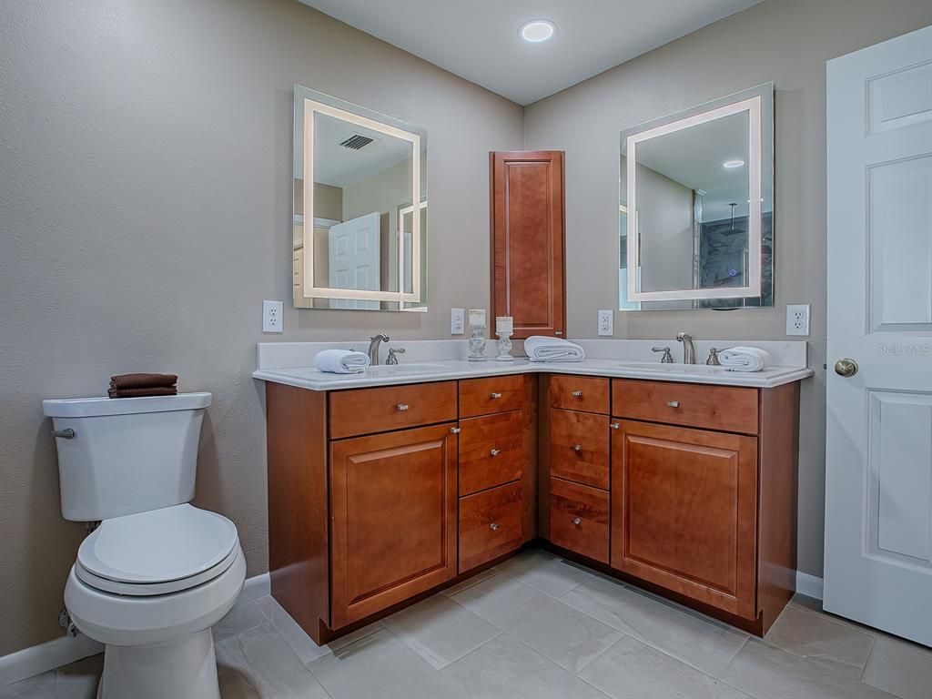 Bathroom, Dual Sink Vanities, Interior, Recessed Lighting