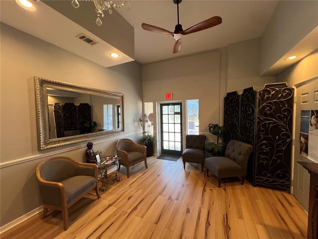 Interior, Recessed Lighting, Wood Texture Flooring