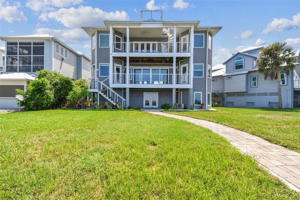 Backyard, Exterior, Facade, Modern