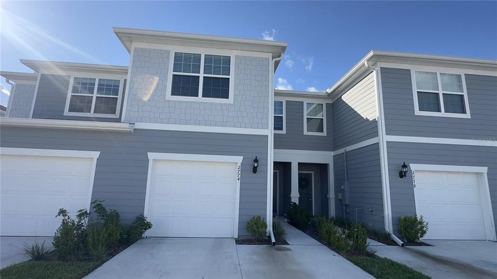 Attached, Exterior, Facade, Rowhouse