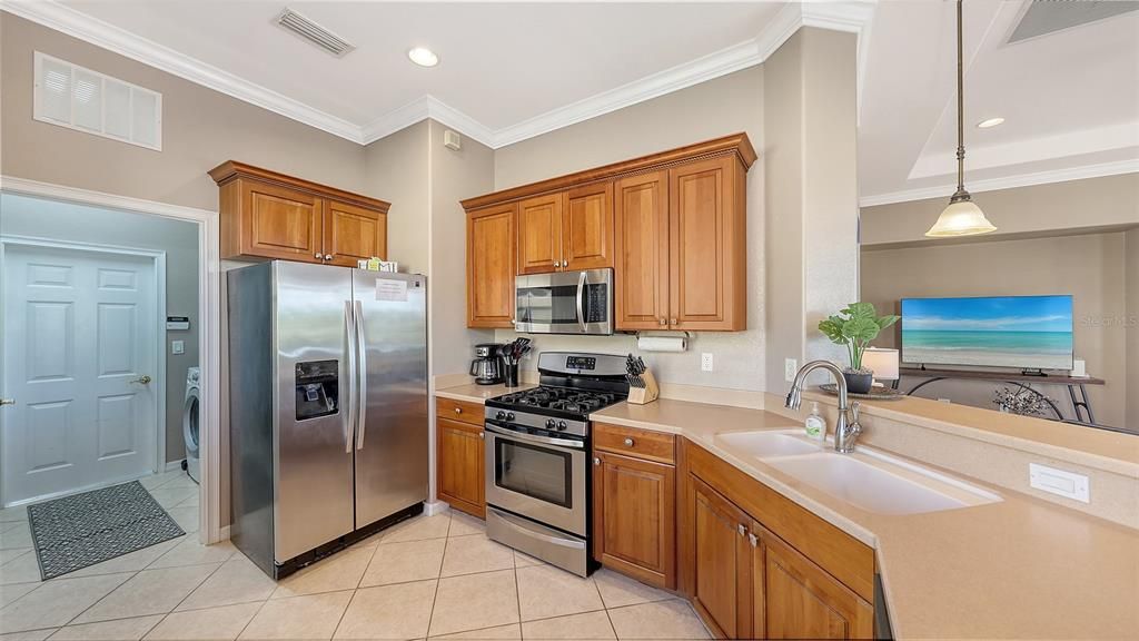 Interior, Kitchen, Pendant Lights, Recessed Lighting, Stainless Steel Appliances