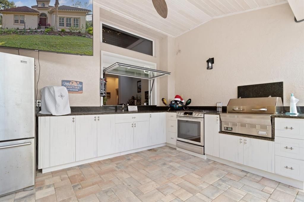 Exterior, Outdoor Kitchen
