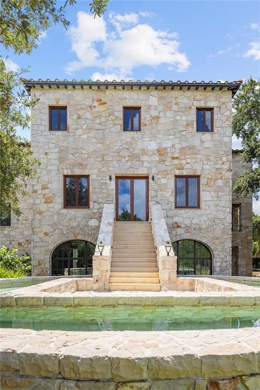 Exterior, Facade, Mediterranean