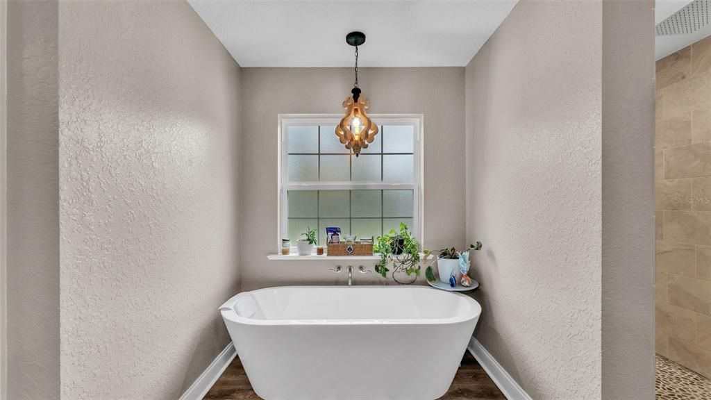 Bathroom, Free Standing Baths, Interior, Pendant Lights