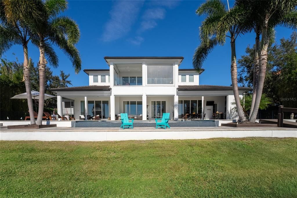 Backyard, Exterior, Facade, Modern