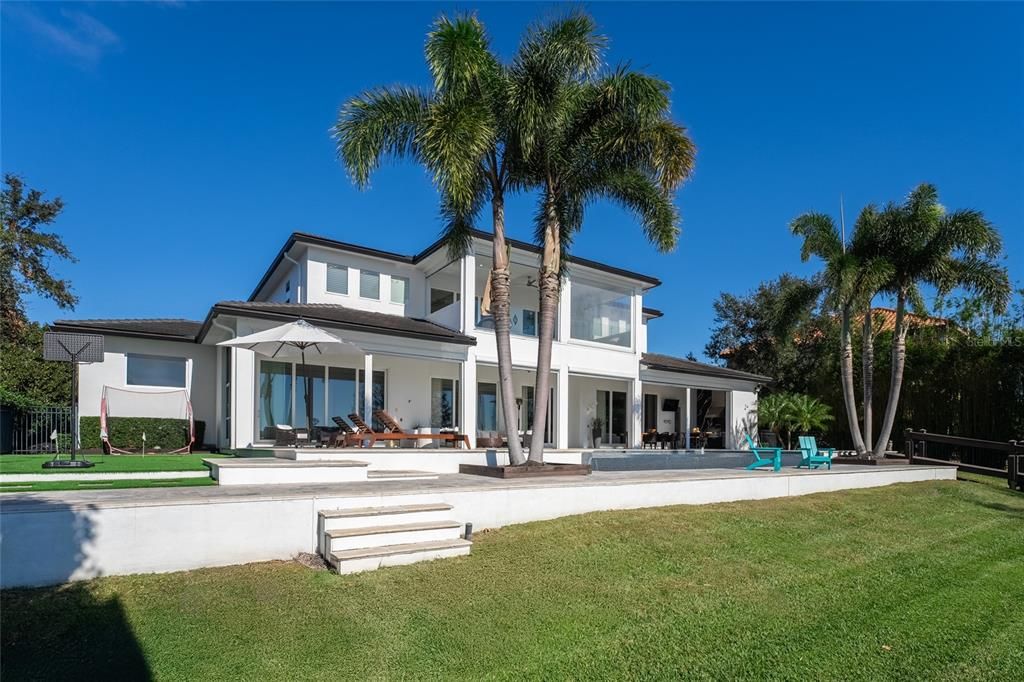 Backyard, Exterior, Facade, Pool, Modern
