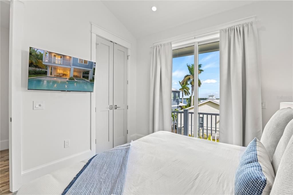 Bedroom, Interior, Recessed Lighting, Water