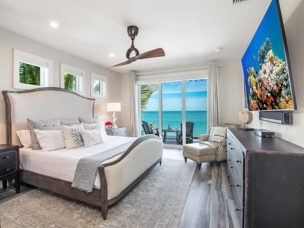Bedroom, Interior, Recessed Lighting, Water, Wood Texture Flooring