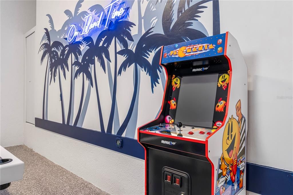 Game Room, Interior
