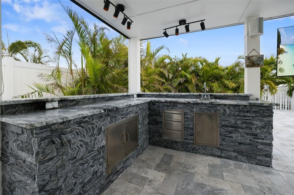 Exterior, Outdoor Kitchen