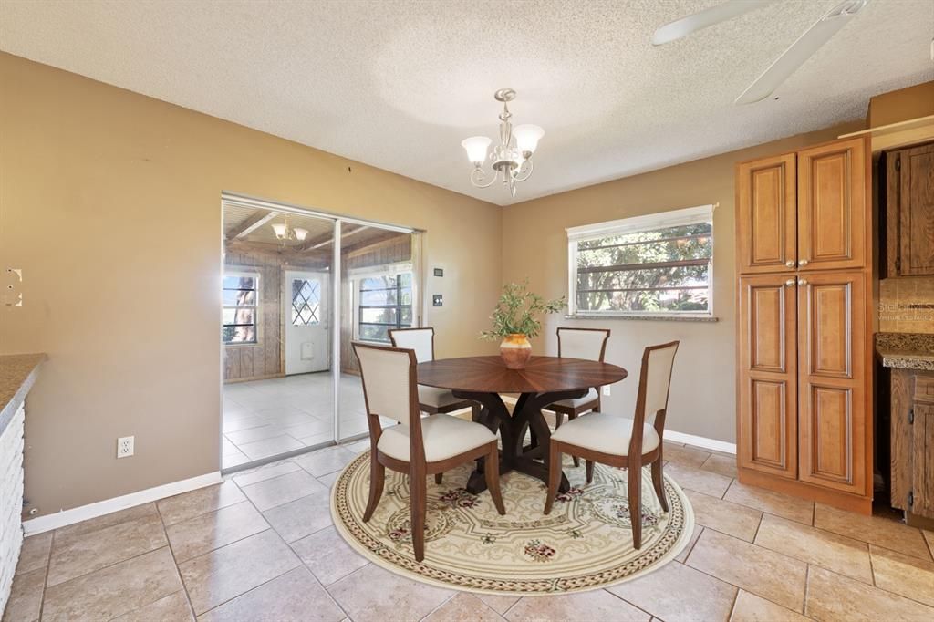 Chandelier, Dining room, Interior