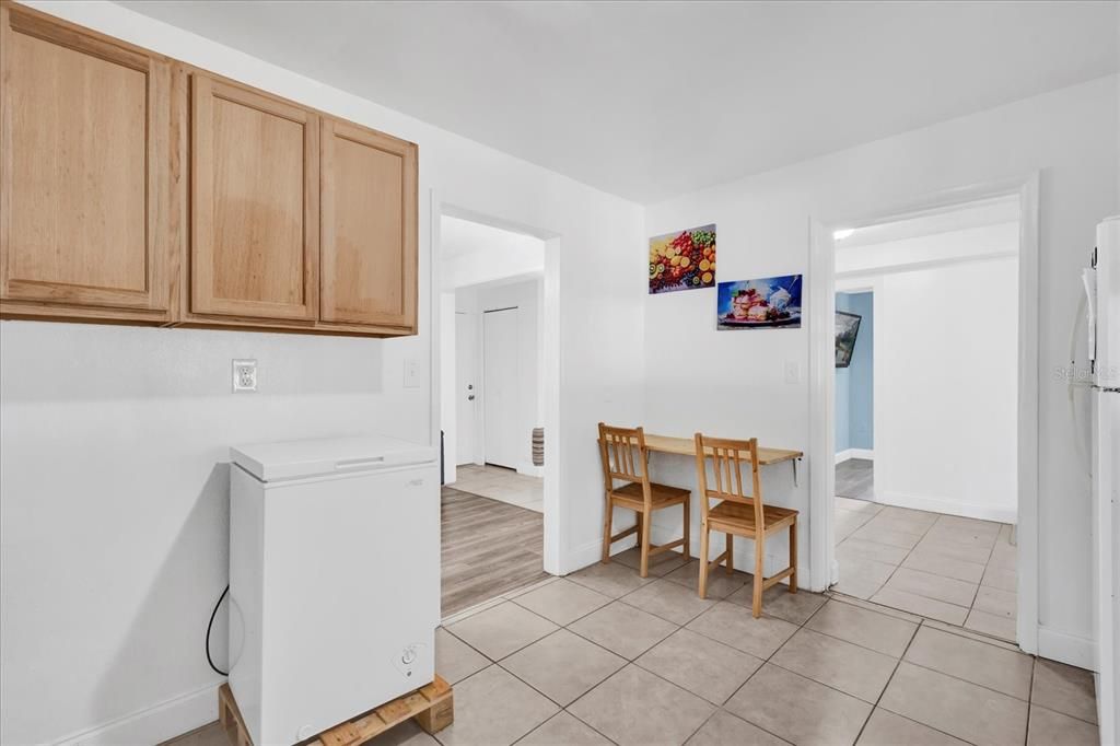 Interior, Washer, Wood Texture Flooring