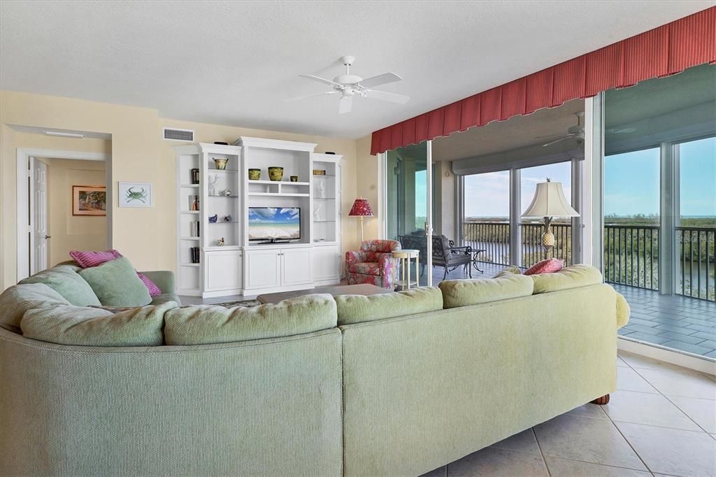 Interior, Living room, Water