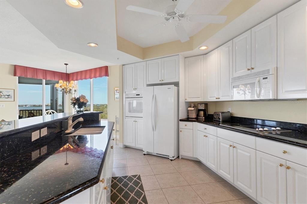 Chandelier, Interior, Kitchen, Recessed Lighting, Water