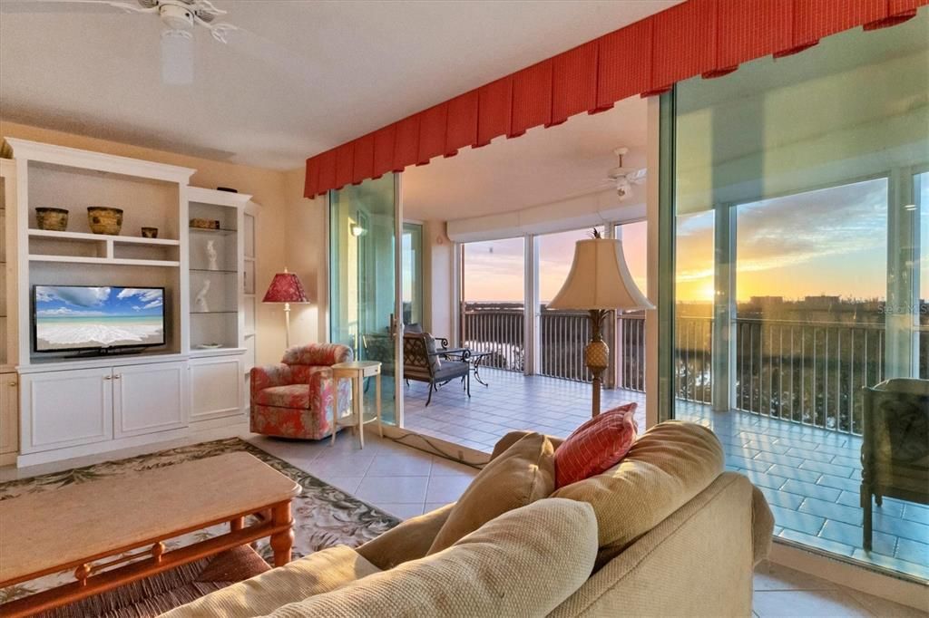 Interior, Living room, Water