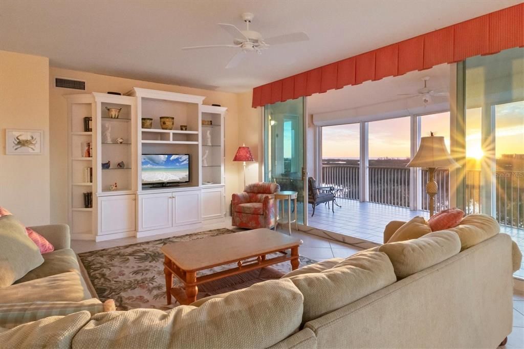 Interior, Living room, Water