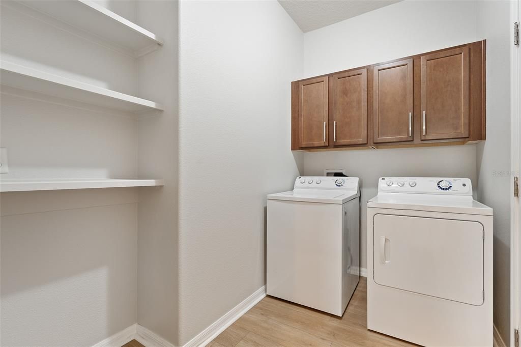 Interior, Utility Closets, Washer, Wood Texture Flooring