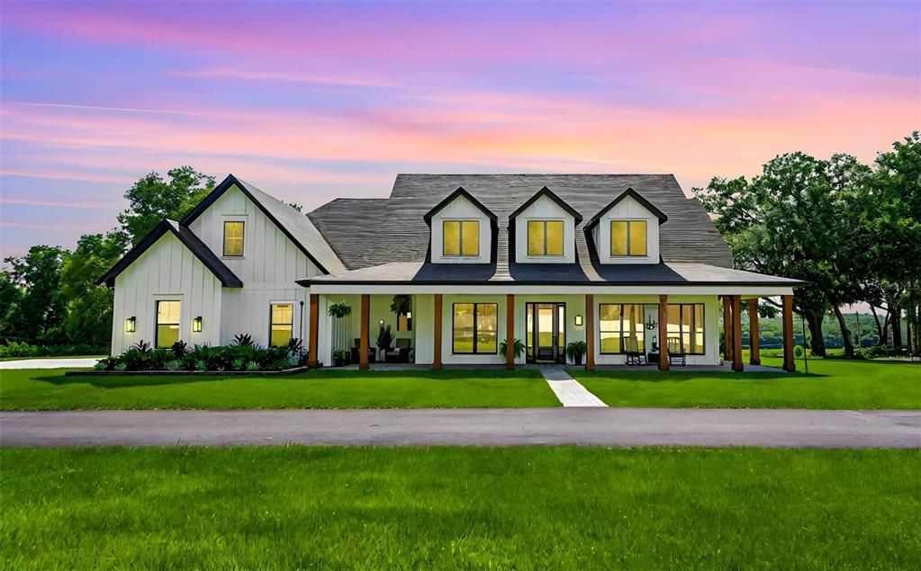 Exterior, Facade, Farmhouse