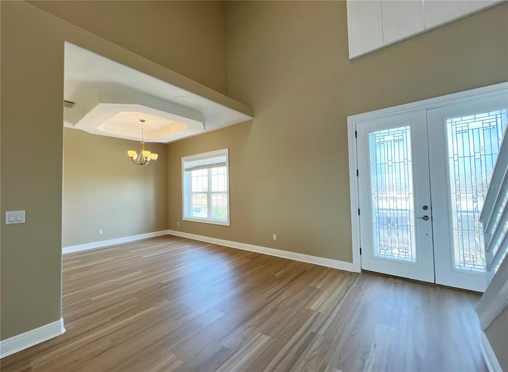 Chandelier, Empty room, Interior, Wood Texture Flooring