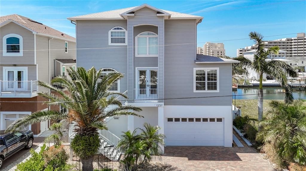 Attached, Exterior, Facade, Water, Rowhouse