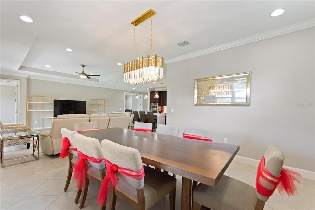Chandelier, Dining room, Interior, Living room, Pendant Lights, Recessed Lighting