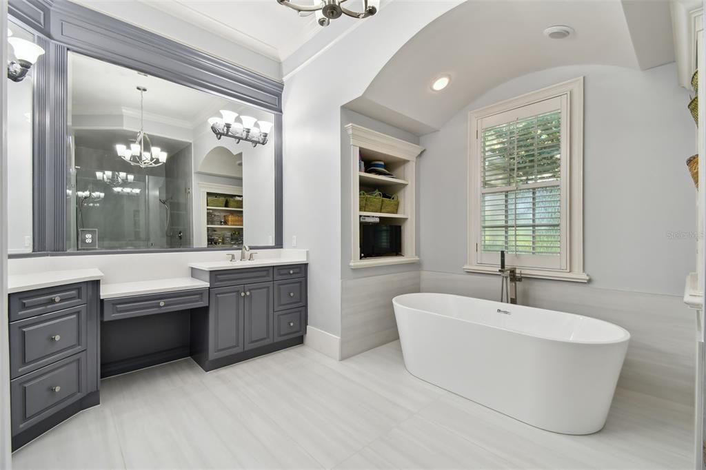 Bathroom, Chandelier, Free Standing Baths, Interior, Pendant Lights, Recessed Lighting