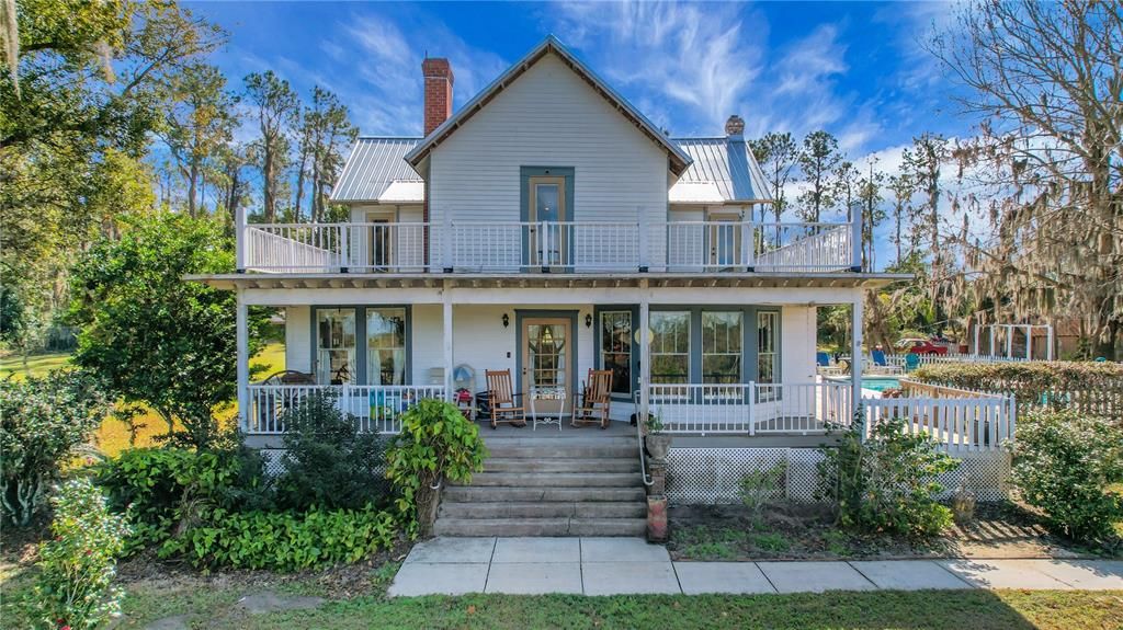Exterior, Facade, Queen Anne Victorian
