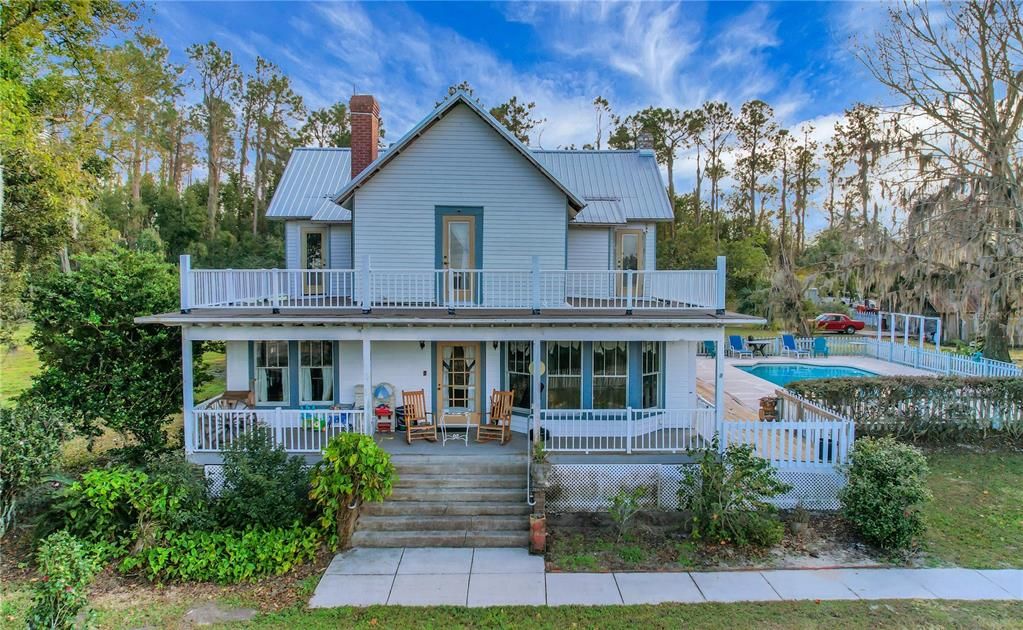 Exterior, Facade, Pool, Farmhouse