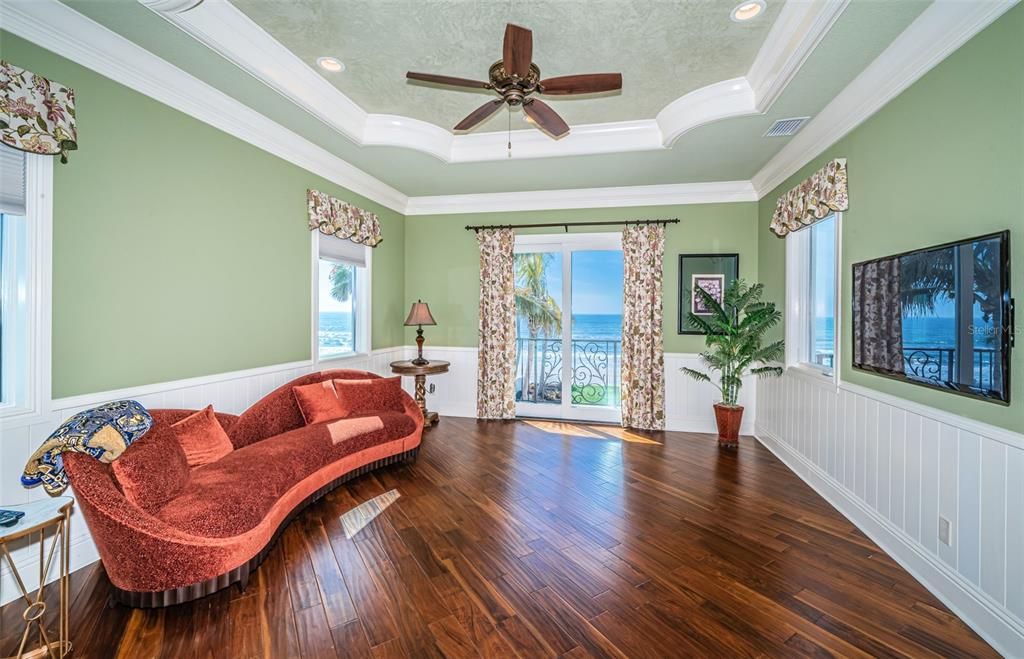 Interior, Living room, Recessed Lighting, Water, Wood Texture Flooring