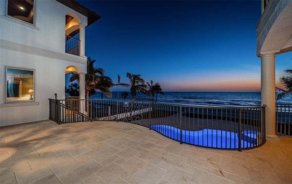 Exterior, Pool, Water