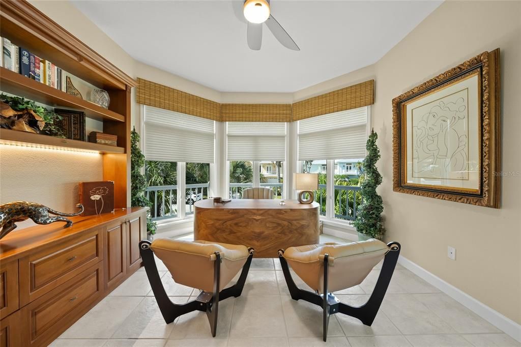 Home Office, Interior