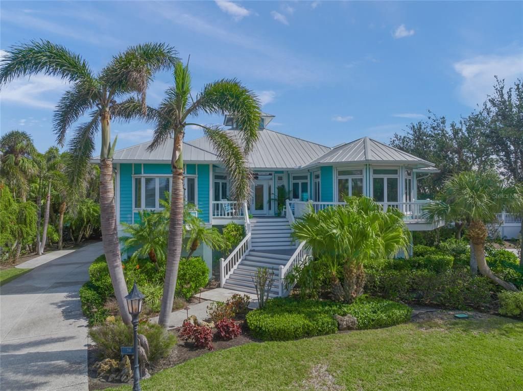 Exterior, Facade, Queen Anne Victorian
