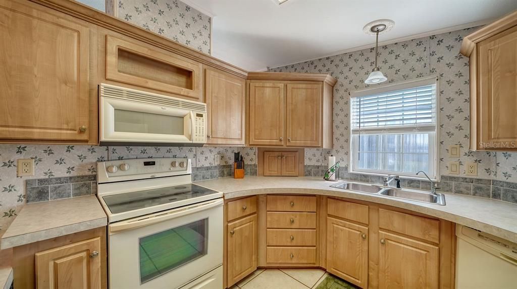 Interior, Kitchen, Pendant Lights, Tile Countertops