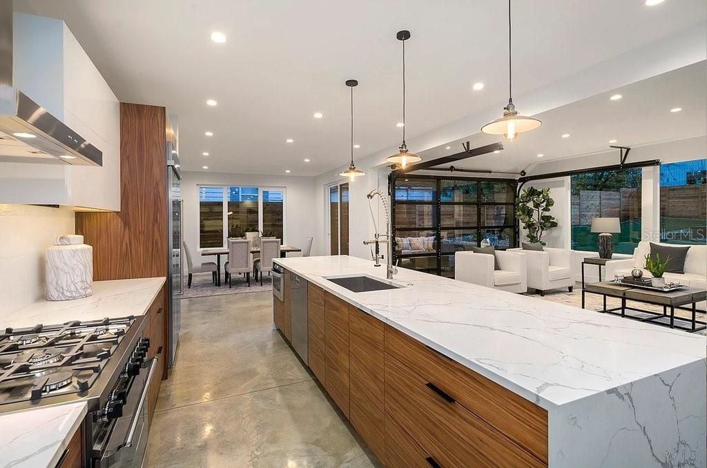Dining room, Interior, Kitchen, Living room, Pendant Lights, Recessed Lighting, Stainless Steel Appliances