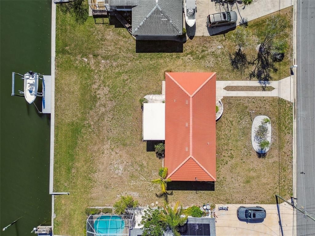 Exterior, Drone