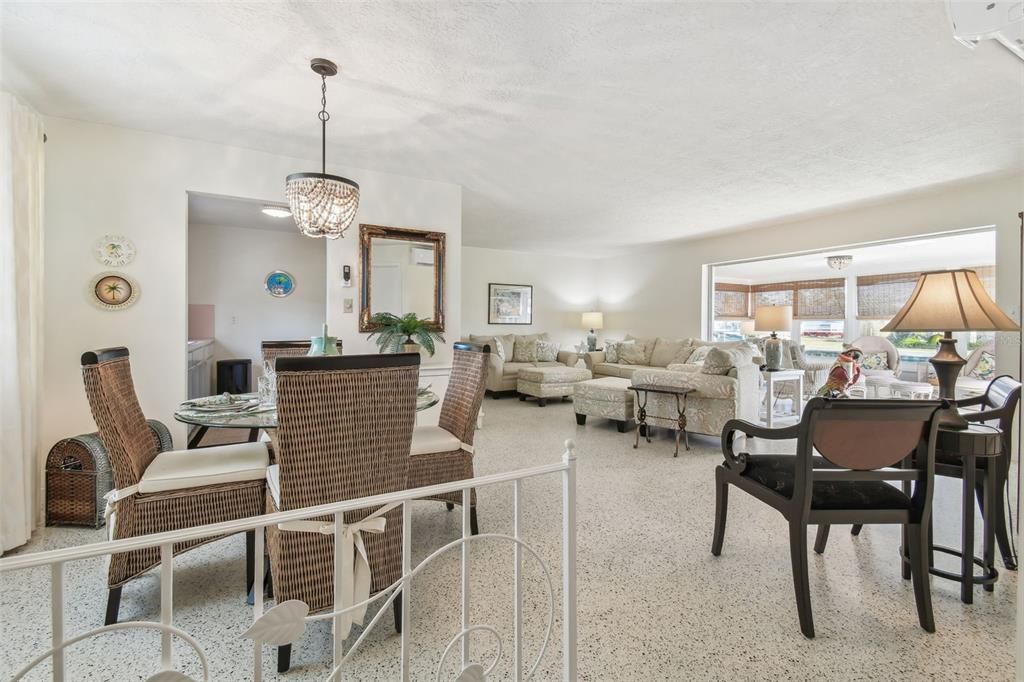 Chandelier, Dining room, Interior, Living room, Pendant Lights