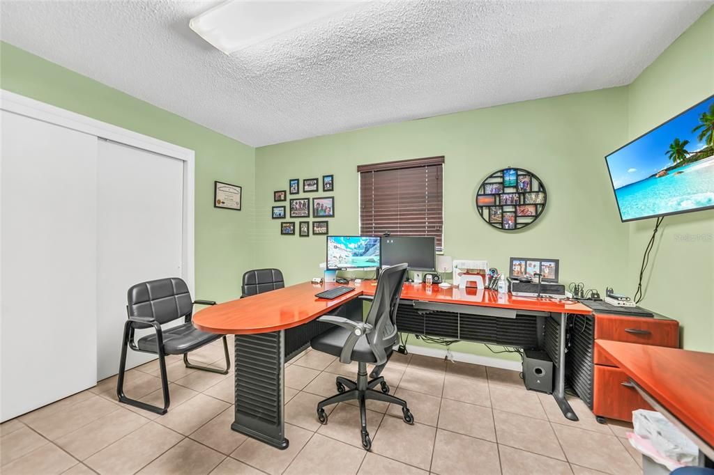 Home Office, Interior