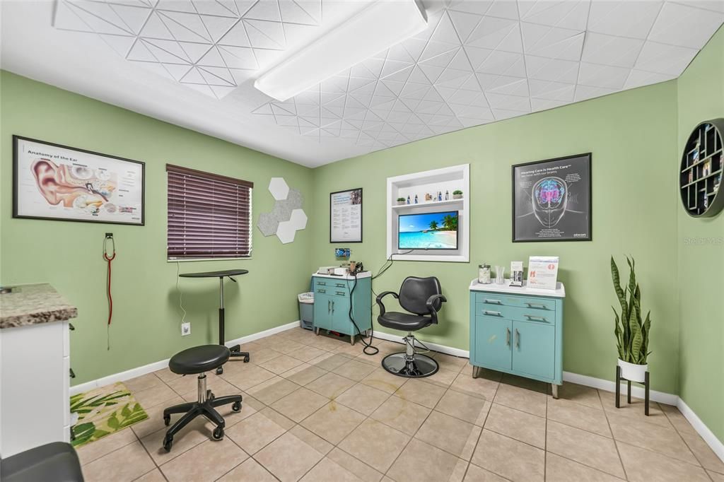 Home Office, Interior
