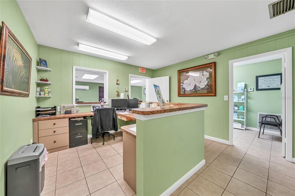 Home Office, Interior