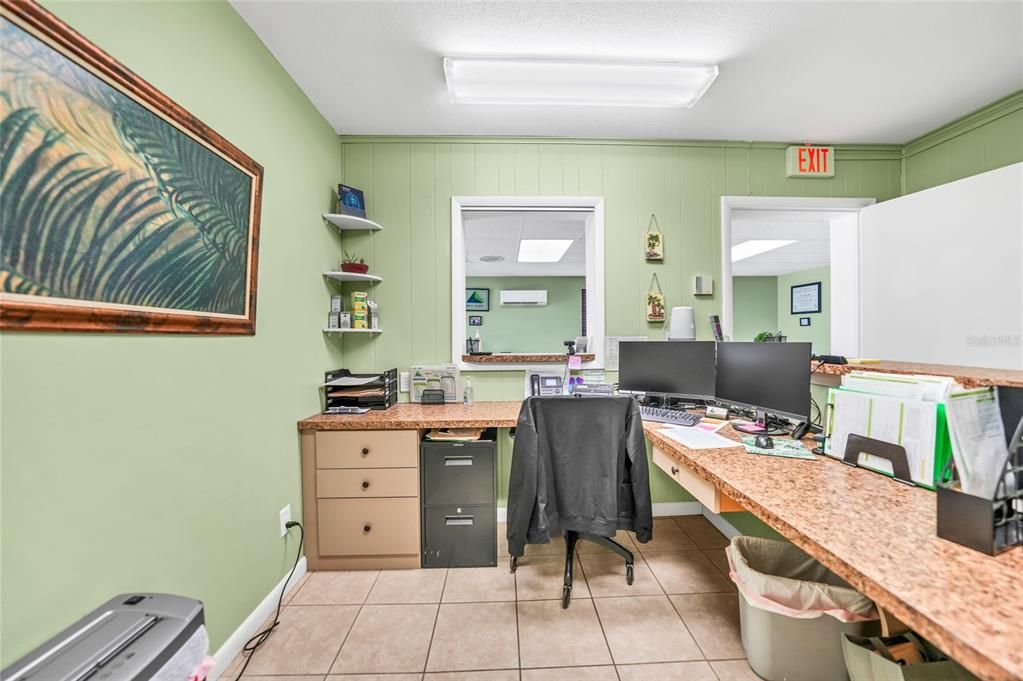 Home Office, Interior