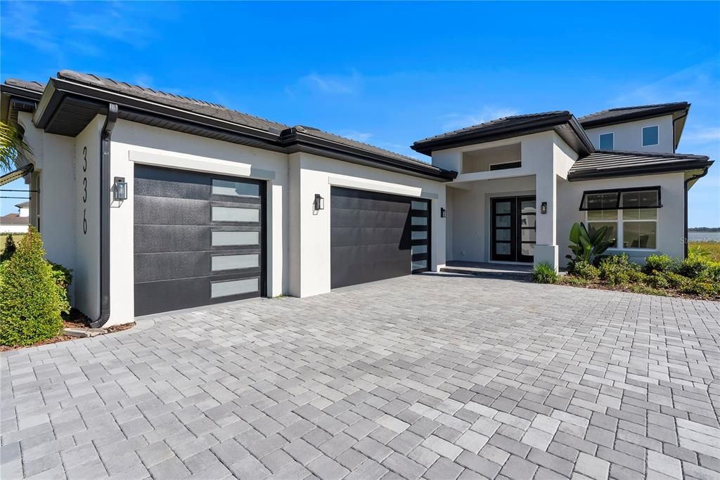 Attached, Exterior, Facade, Mediterranean