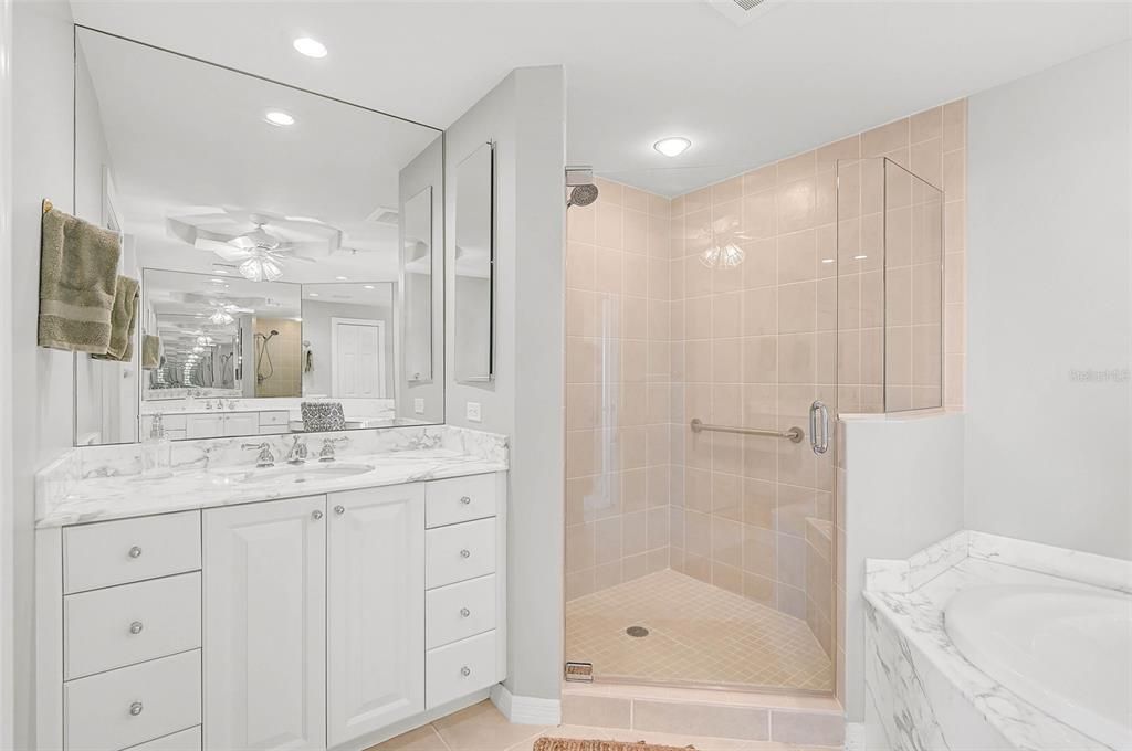 Bathroom, Dual Sink Vanities, Interior, Recessed Lighting