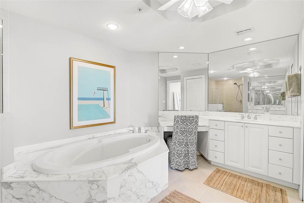 Bathroom, Dual Sink Vanities, Interior, Recessed Lighting