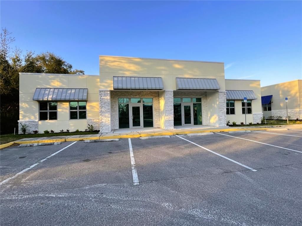 Exterior, Facade, Modern